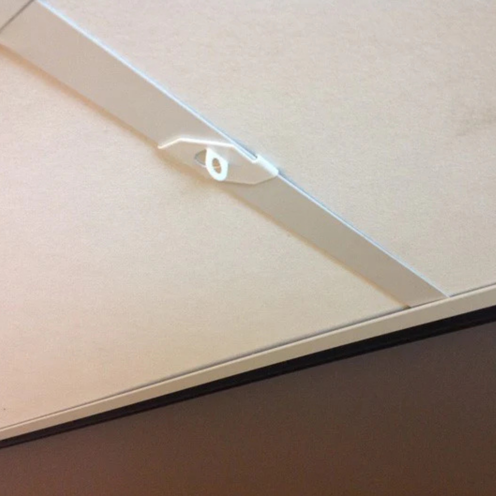 Crochet pour faux-plafond pour accrochage discret de tableaux